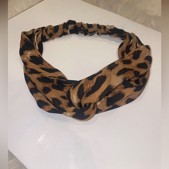 Leopard print twist knot headband - Picture 1 of 5